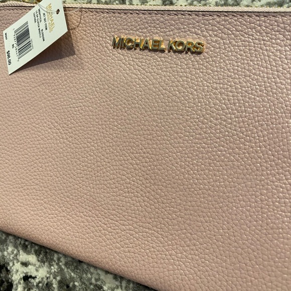 SOLD!!!!NWT Michael Kors Light blossom lg wristlet - Picture 4 of 7